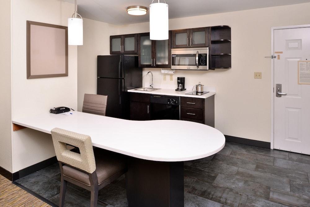 Candlewood Suites Winchester By Ihg Екстериор снимка